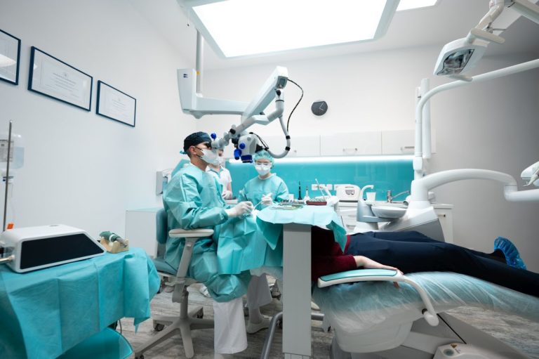 Zubní implantáty Praha