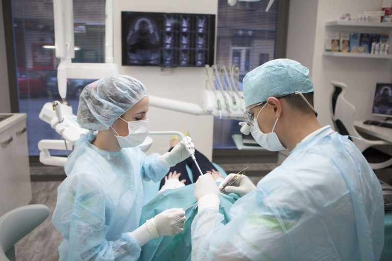 Zubní implantáty Praha