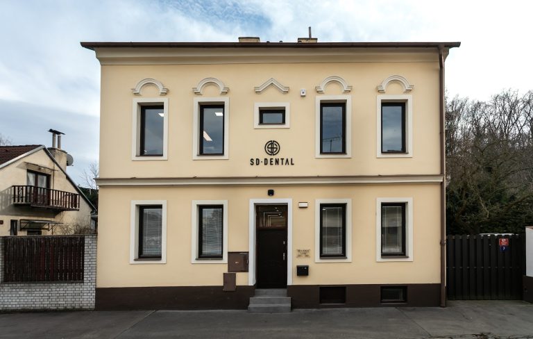 Zubní implantáty Praha