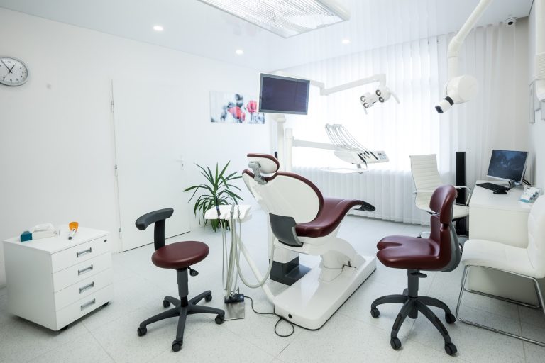 Zubní implantáty Praha